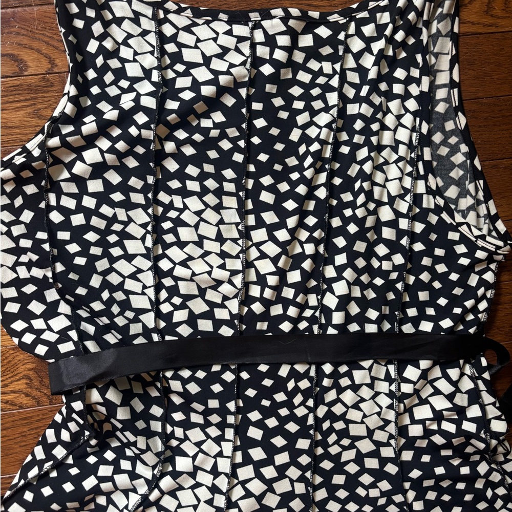 Black and White Ruffled Tiered Midi Dress - Picture 5 of 5